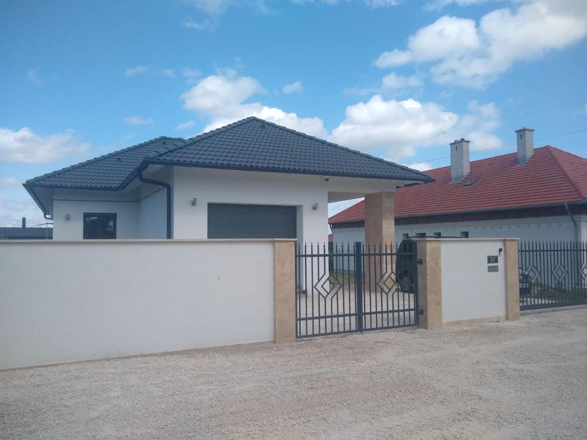 Tandem Apartman Kapolnasnyek Екстериор снимка